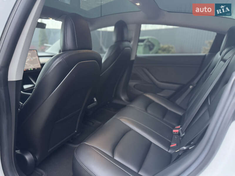 Седан Tesla Model 3 2019 в Тернополі