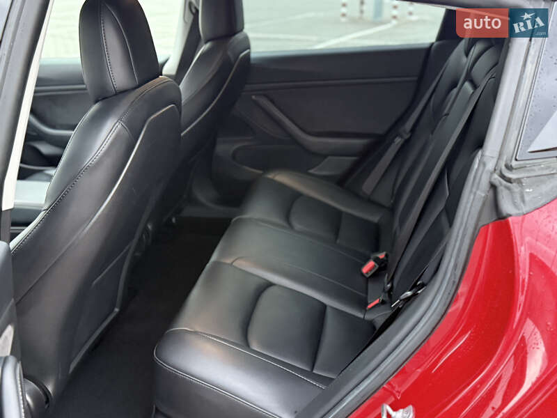 Седан Tesla Model 3 2020 в Коломые