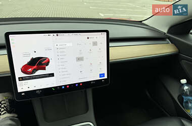 Седан Tesla Model 3 2020 в 