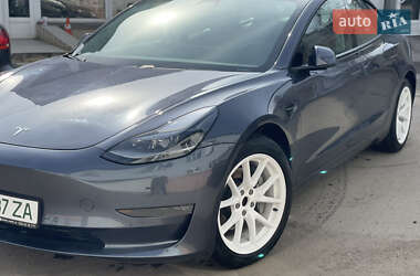 Седан Tesla Model 3 2021 в 