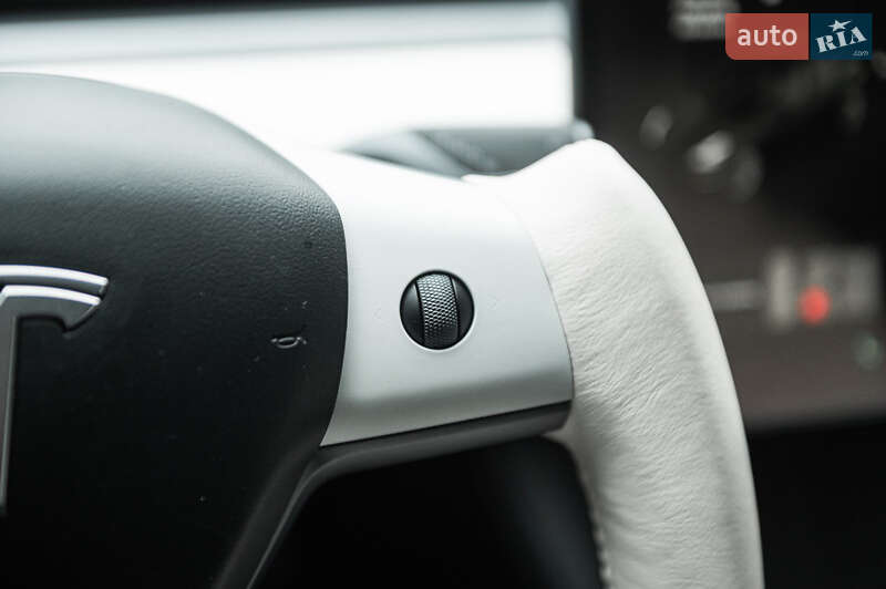 Седан Tesla Model 3 2022 в Одессе