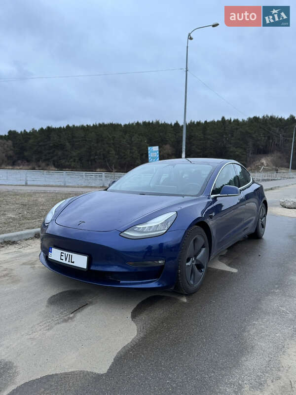 Седан Tesla Model 3 2018 в Чернигове