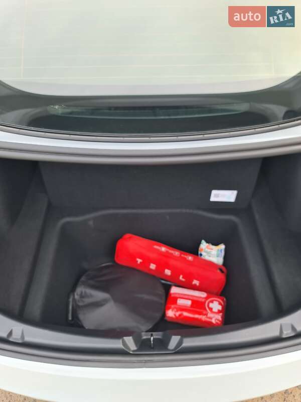Седан Tesla Model 3 2022 в Одесі