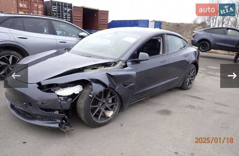 Седан Tesla Model 3 2022 в Ивано-Франковске