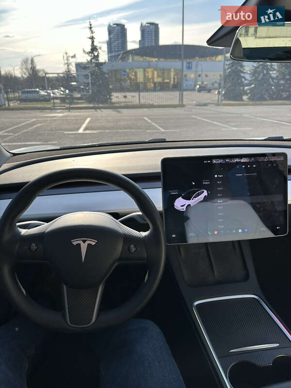 Седан Tesla Model 3 2021 в Киеве