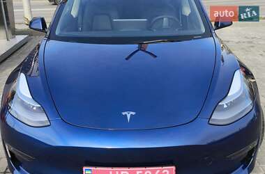 Седан Tesla Model 3 2023 в 