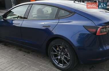 Седан Tesla Model 3 2023 в 