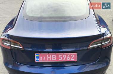 Седан Tesla Model 3 2023 в 