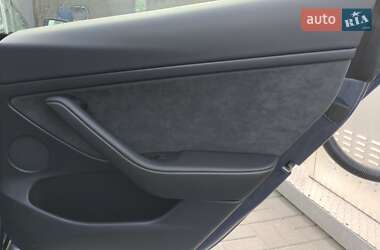 Седан Tesla Model 3 2023 в 