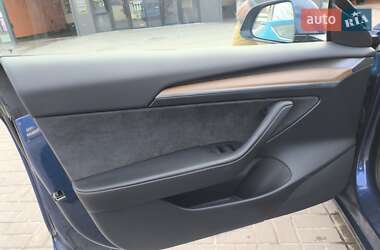 Седан Tesla Model 3 2023 в 