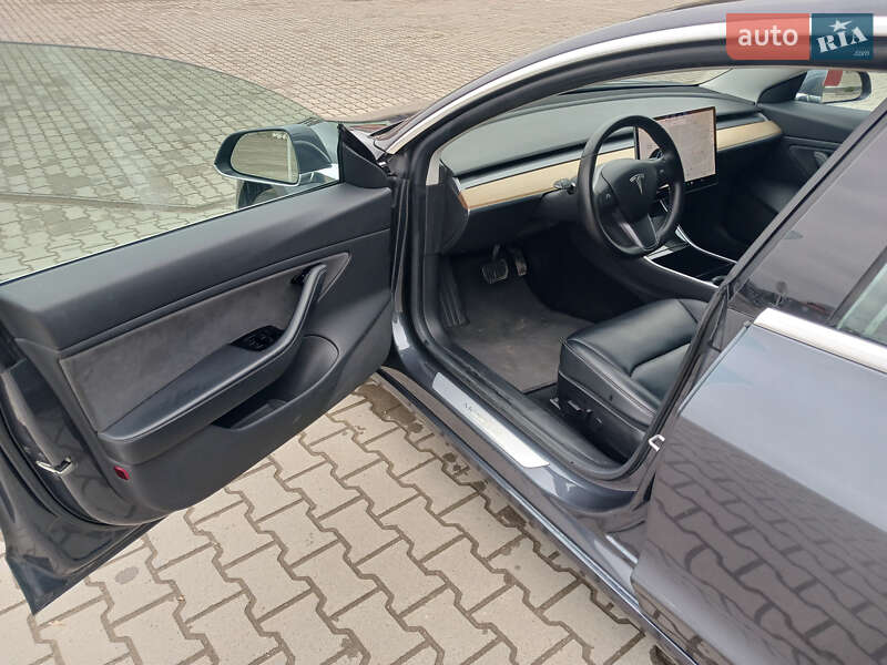 Седан Tesla Model 3 2019 в Коломые