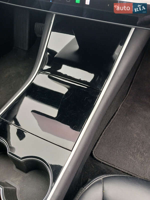 Седан Tesla Model 3 2019 в Коломые