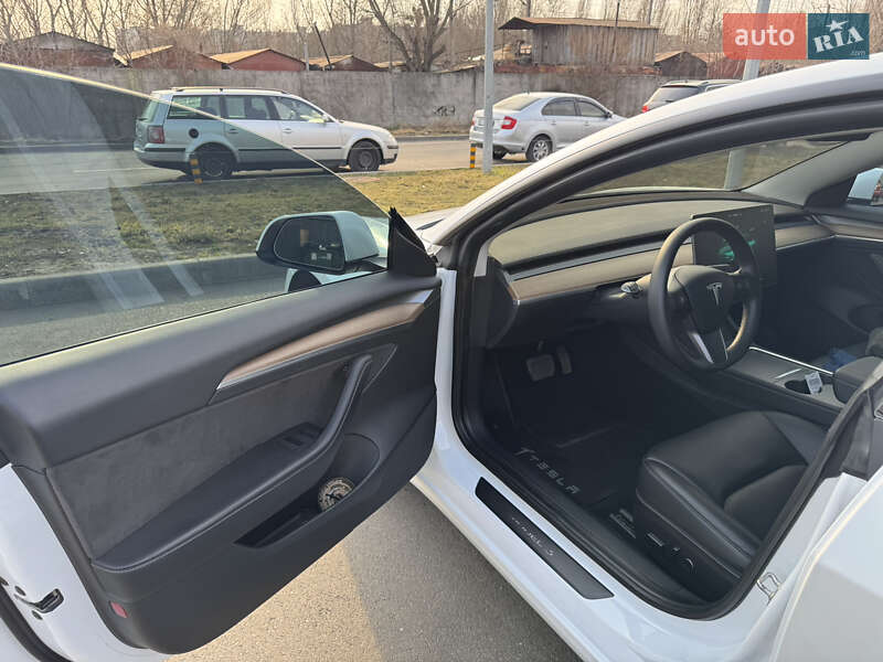 Седан Tesla Model 3 2022 в Киеве