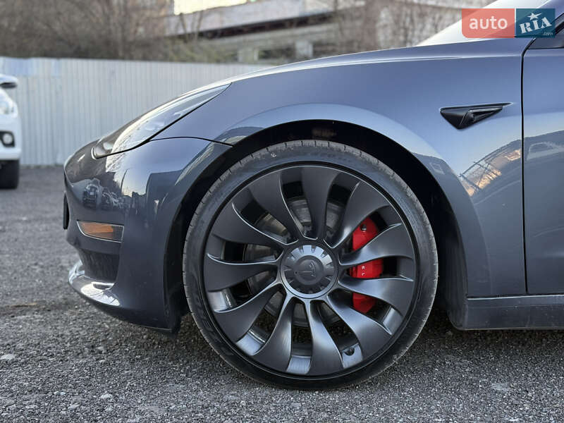 Седан Tesla Model 3 2023 в Ужгороде