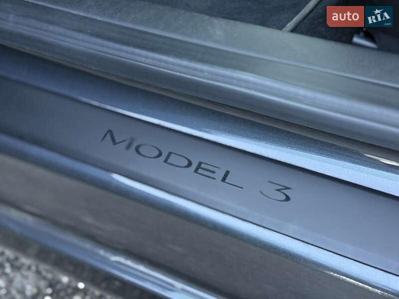 Седан Tesla Model 3 2023 в Ужгороде