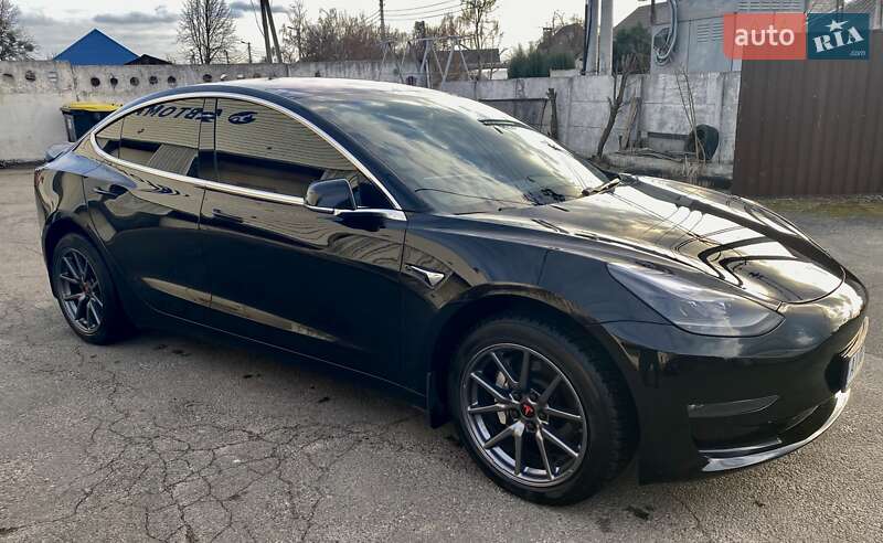 Седан Tesla Model 3 2018 в Броварах