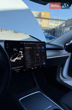 Седан Tesla Model 3 2023 в 