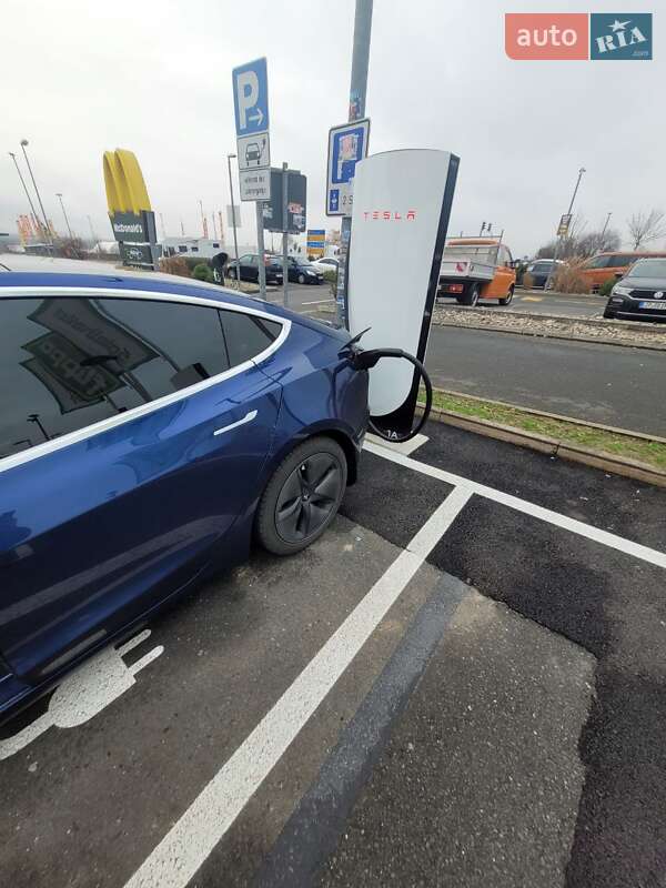 Седан Tesla Model 3 2019 в Киеве