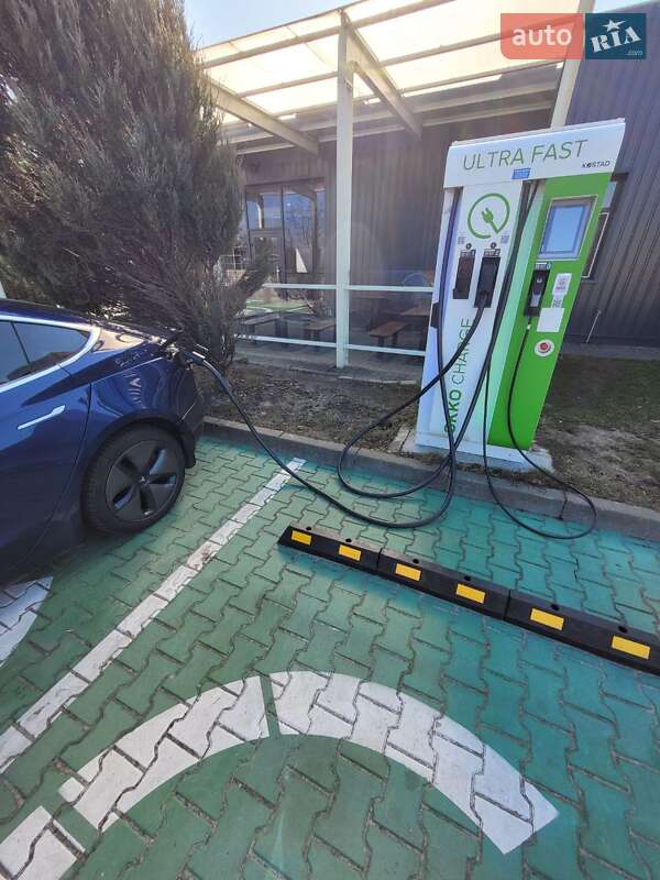 Седан Tesla Model 3 2019 в Киеве