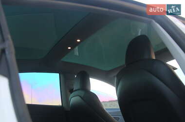 Седан Tesla Model 3 2019 в 