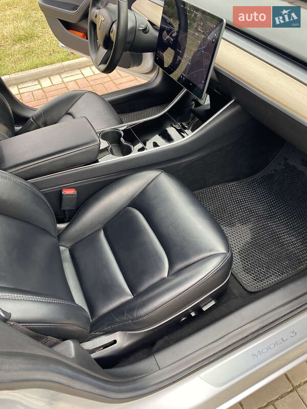 Седан Tesla Model 3 2018 в Никополе