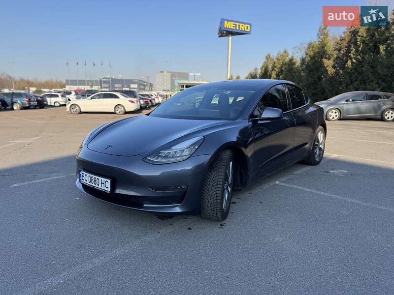 Седан Tesla Model 3 2019 в Львове