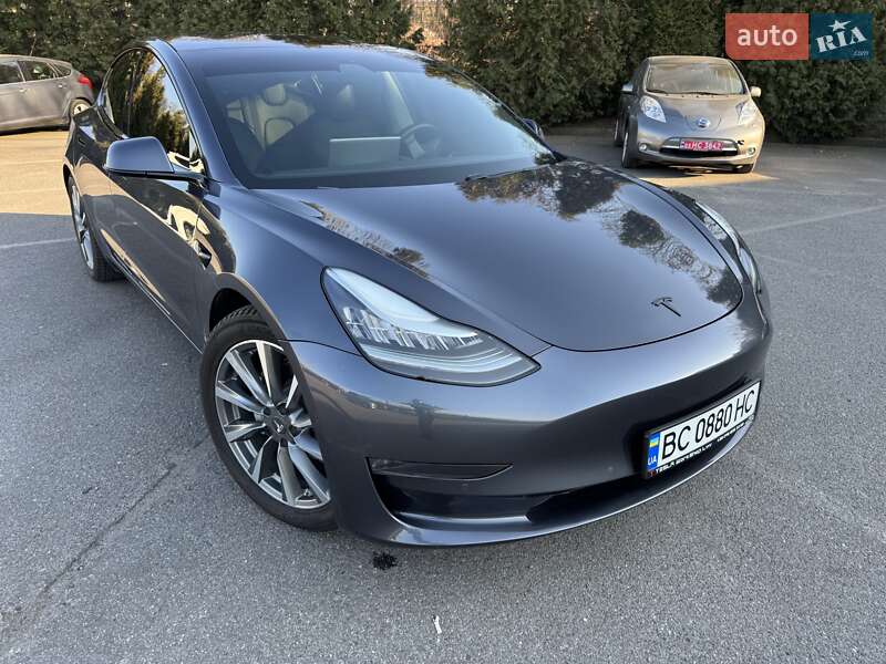Седан Tesla Model 3 2019 в Львові