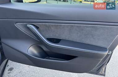 Седан Tesla Model 3 2019 в Львове