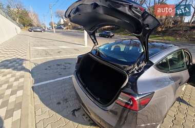 Седан Tesla Model 3 2023 в 