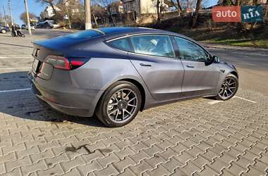 Седан Tesla Model 3 2023 в 