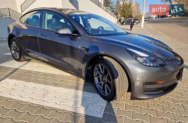 Седан Tesla Model 3 2023 в 