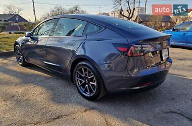 Седан Tesla Model 3 2023 в 