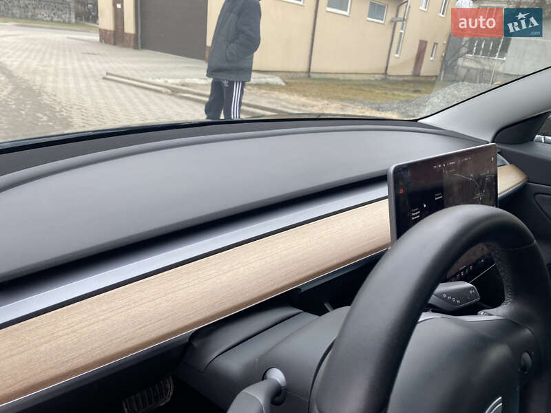 Седан Tesla Model 3 2019 в Городке