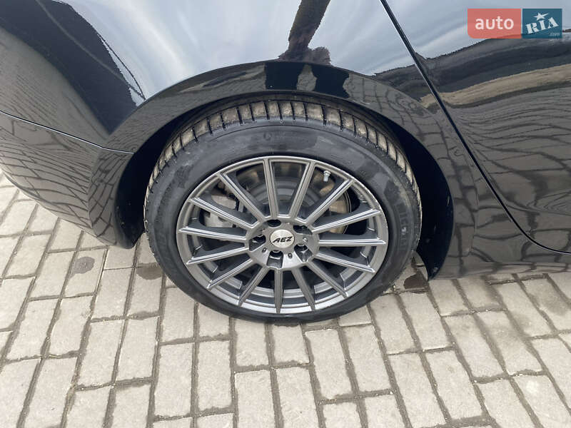 Седан Tesla Model 3 2019 в Городке