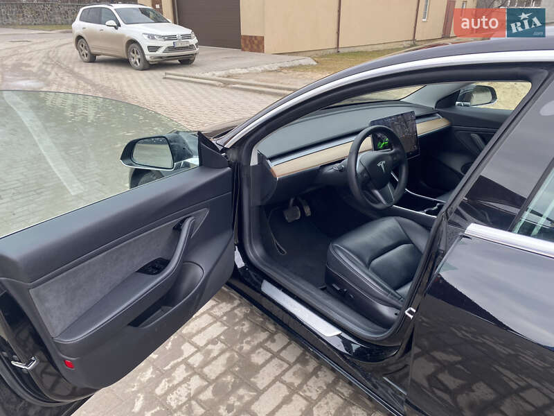Седан Tesla Model 3 2019 в Городке