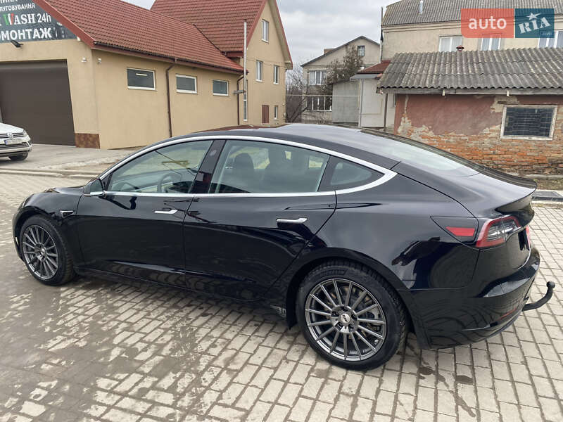 Седан Tesla Model 3 2019 в Городке