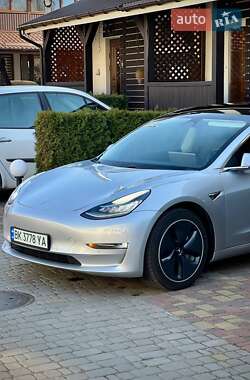 Седан Tesla Model 3 2018 в 