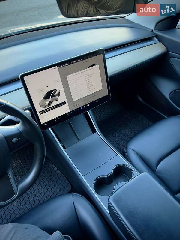 Седан Tesla Model 3 2018 в Рівному