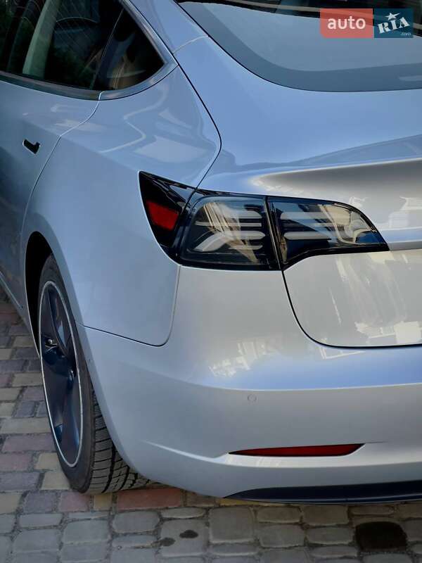 Седан Tesla Model 3 2018 в Рівному