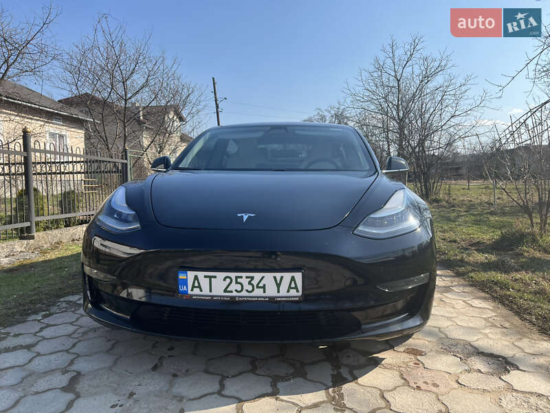 Седан Tesla Model 3 2018 в Долине