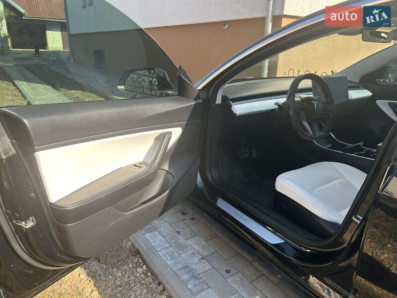 Седан Tesla Model 3 2018 в Долине