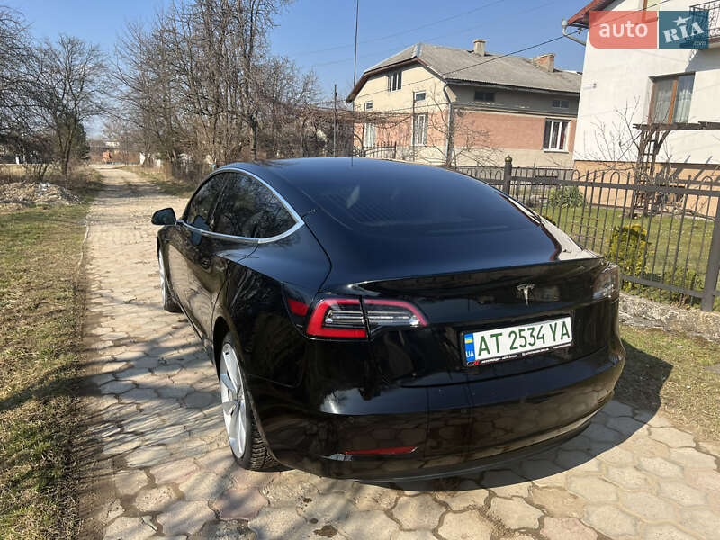 Седан Tesla Model 3 2018 в Долине