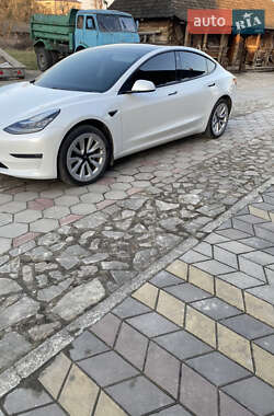 Седан Tesla Model 3 2021 в 