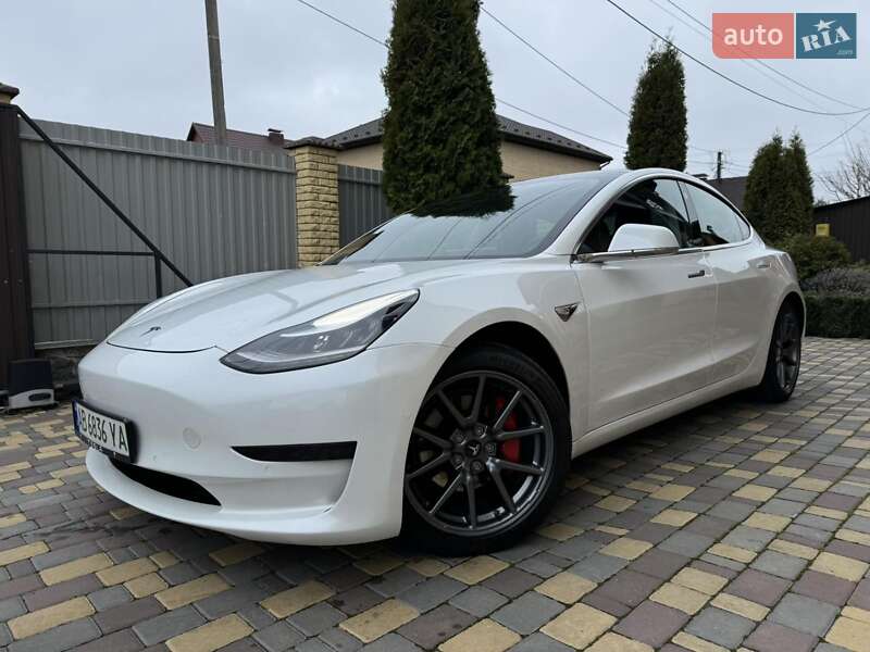 Седан Tesla Model 3 2020 в Вінниці