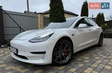 Седан Tesla Model 3 2020 в 