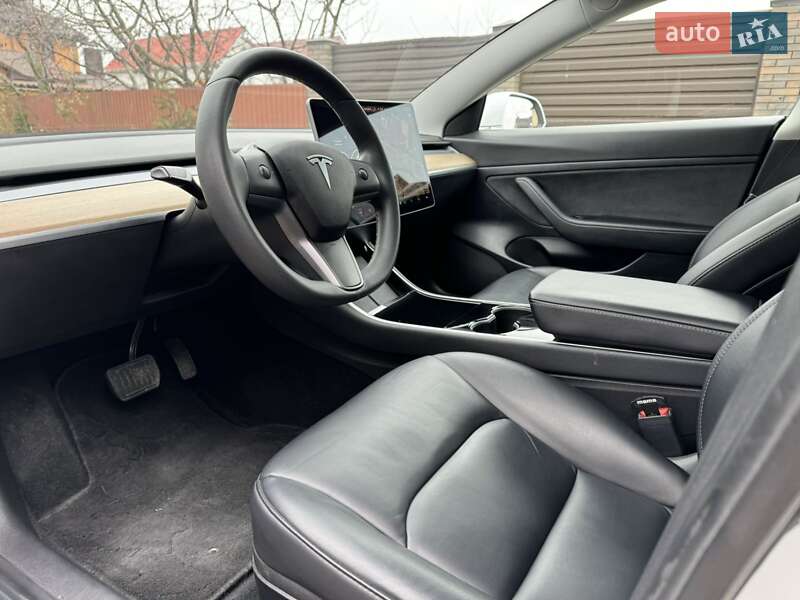 Седан Tesla Model 3 2020 в Вінниці