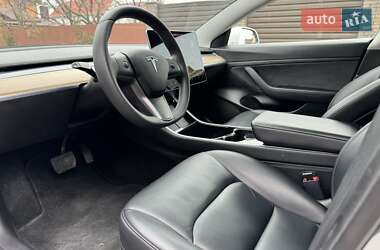 Седан Tesla Model 3 2020 в 