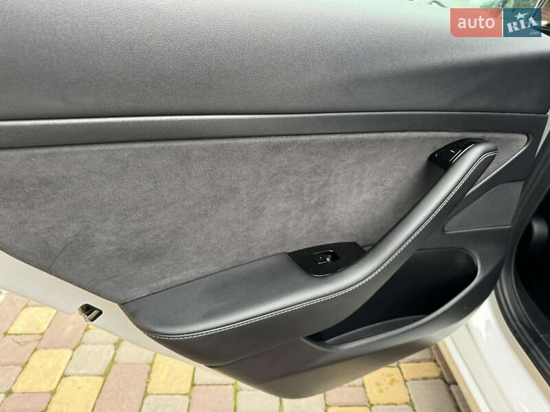 Седан Tesla Model 3 2020 в Вінниці
