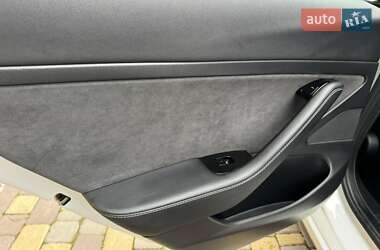 Седан Tesla Model 3 2020 в 