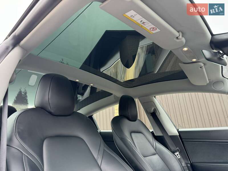 Седан Tesla Model 3 2020 в Вінниці